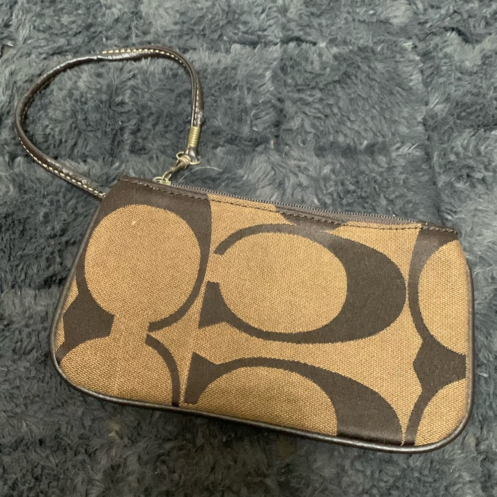 Women’s vintage coach wristlet dark brown and brown
